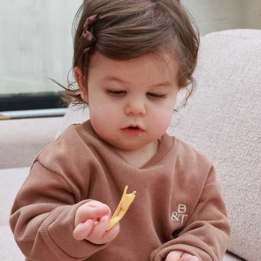 The cotton essential tracksuit (caramel) & beanie (beige)