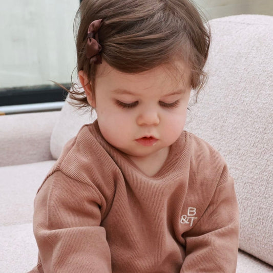 The cotton essentials tracksuit (caramel) & beanie (lilac)