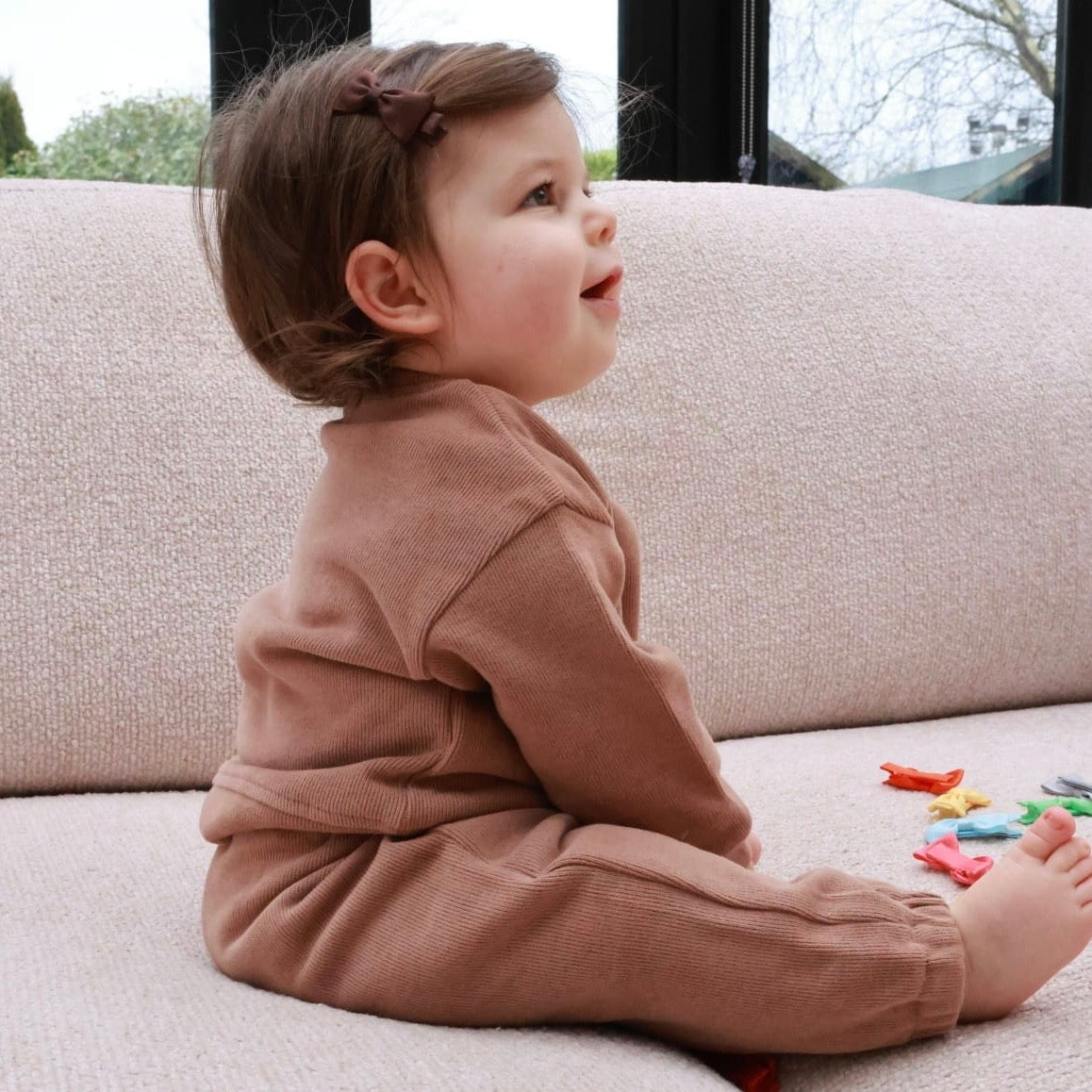 The cotton essential tracksuit (caramel) & beanie (beige)