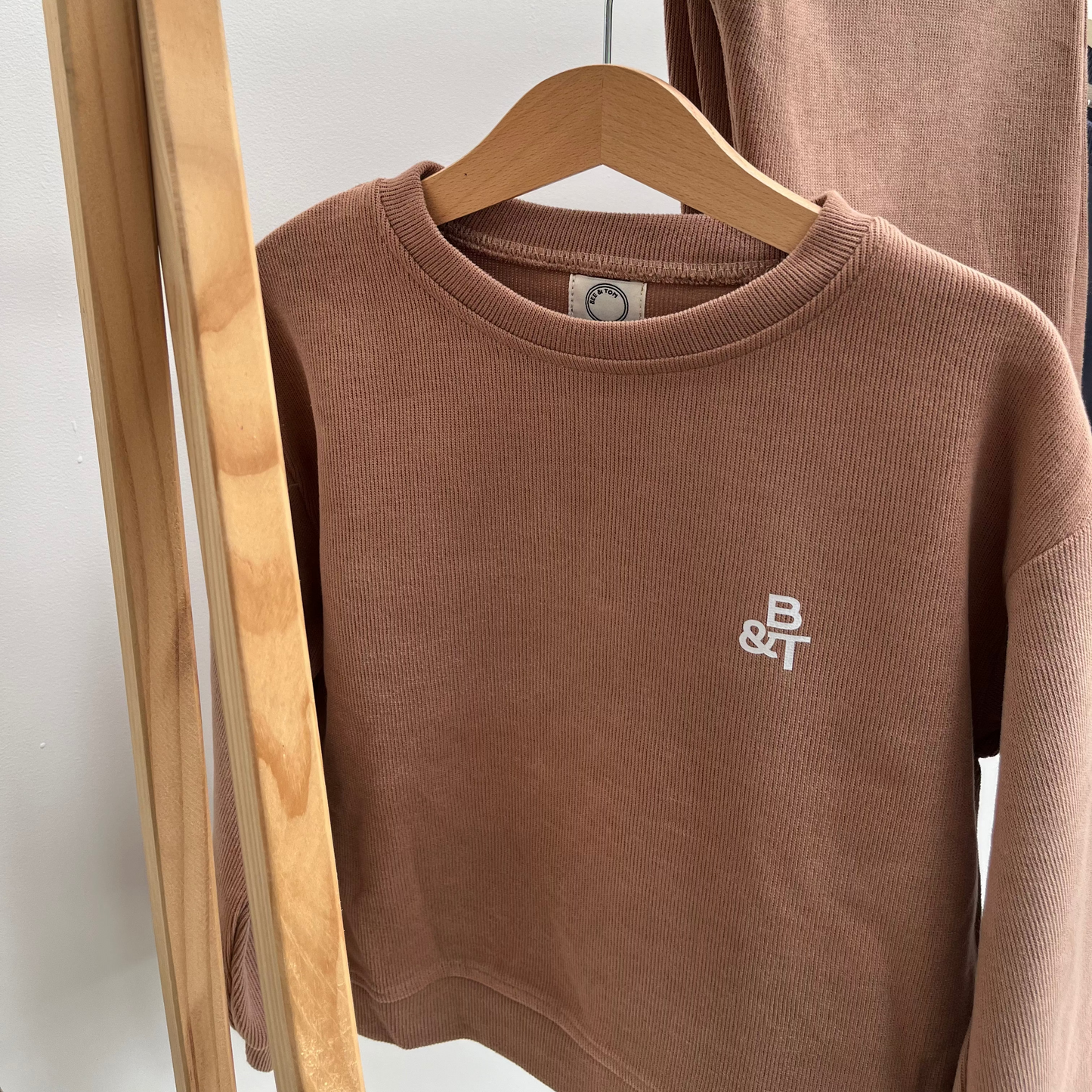 The everyday hero tracksuit (caramel)