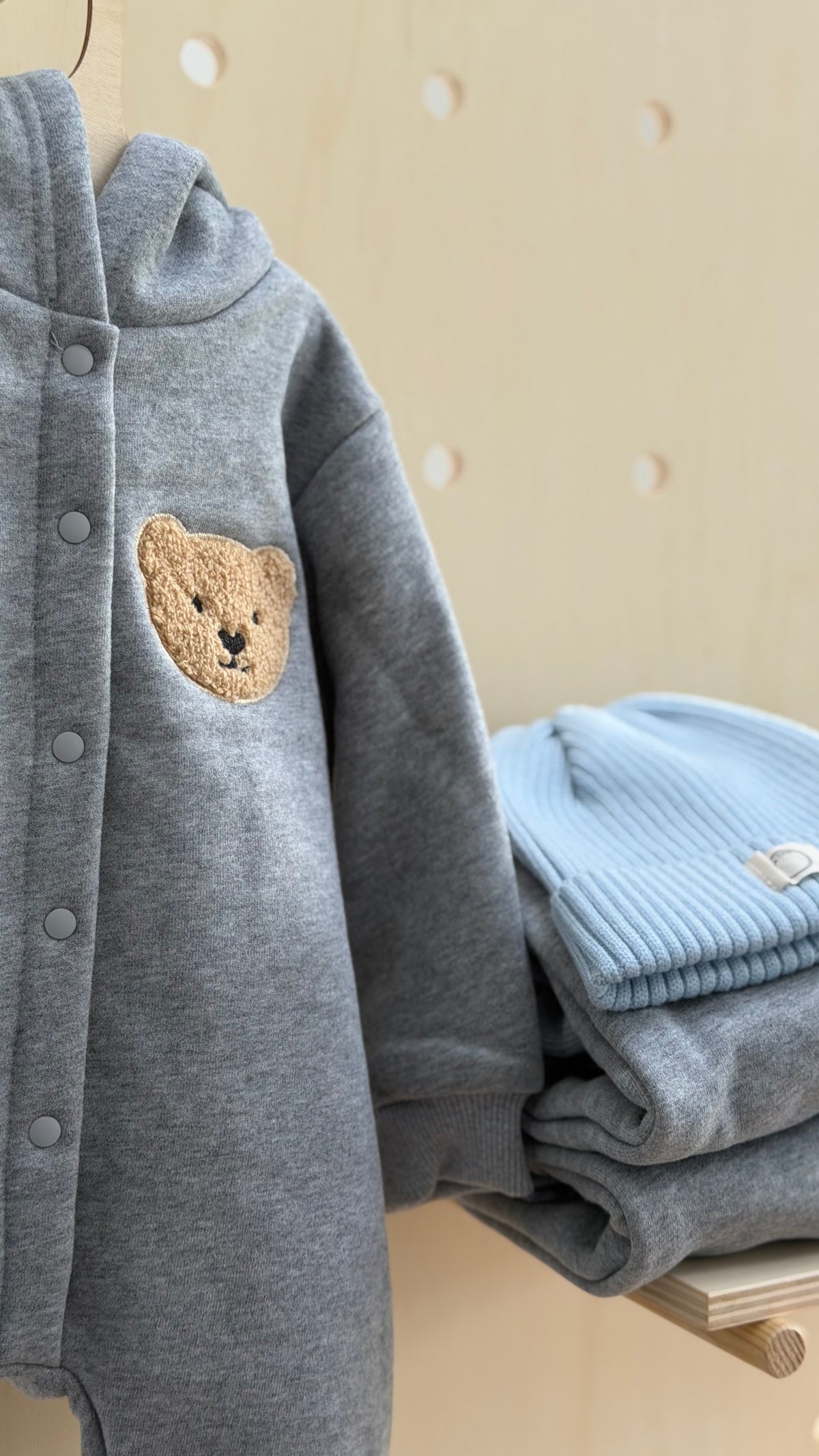 Bear all-in-one & beanie
